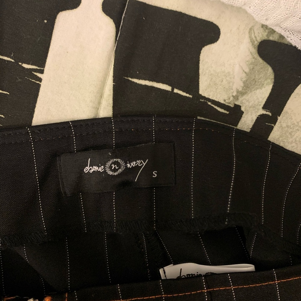 Shorts - Picture 4 of 4